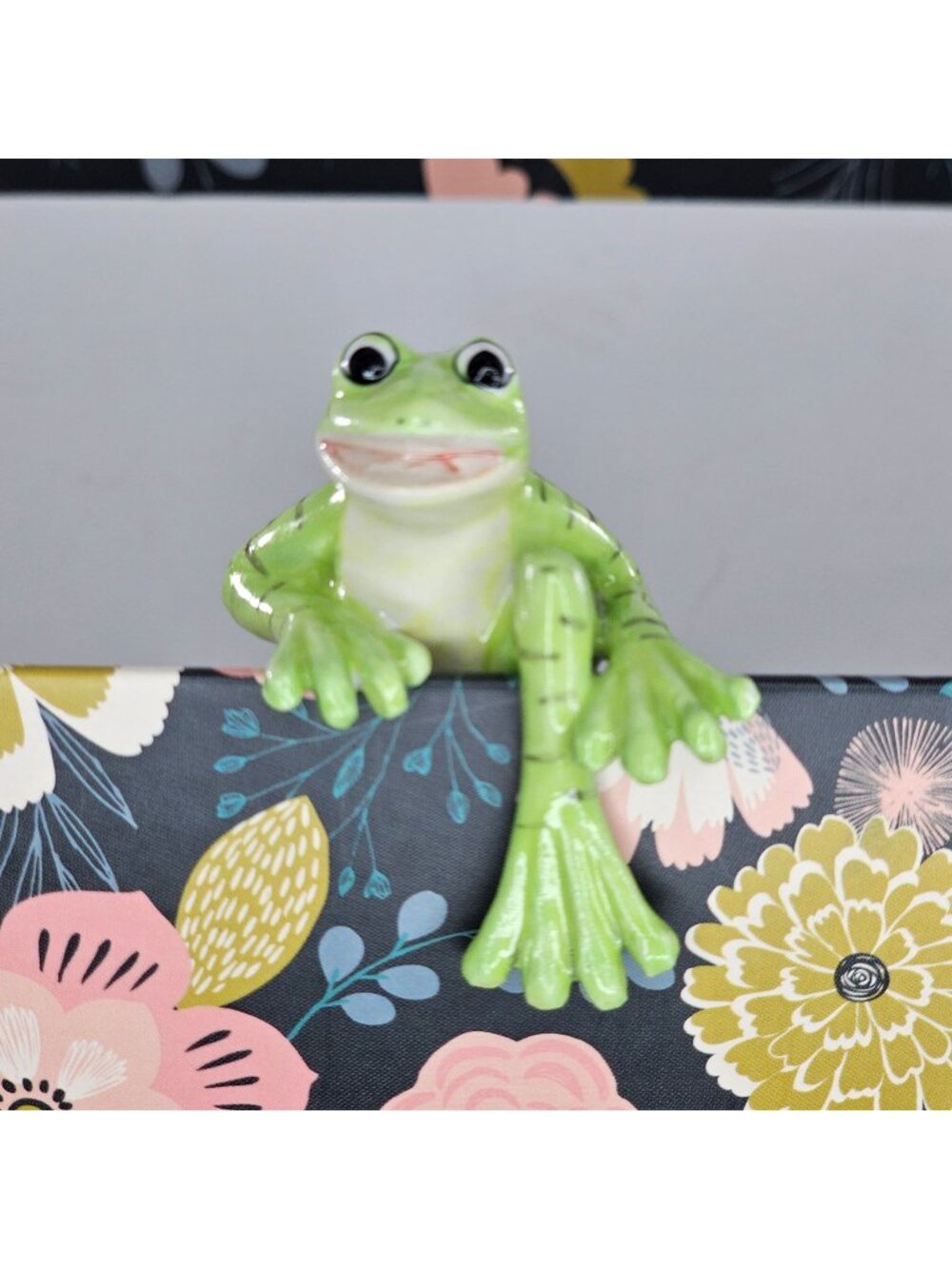Klima Porcelain Frog Planter Cup Sitter Miniature Figurine One Leg Over Green